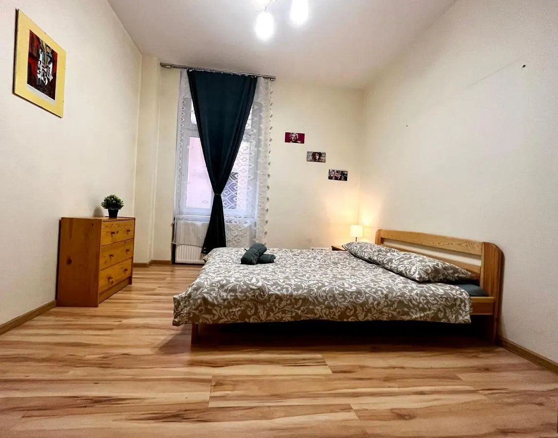Starowislna St Apartment contacts
